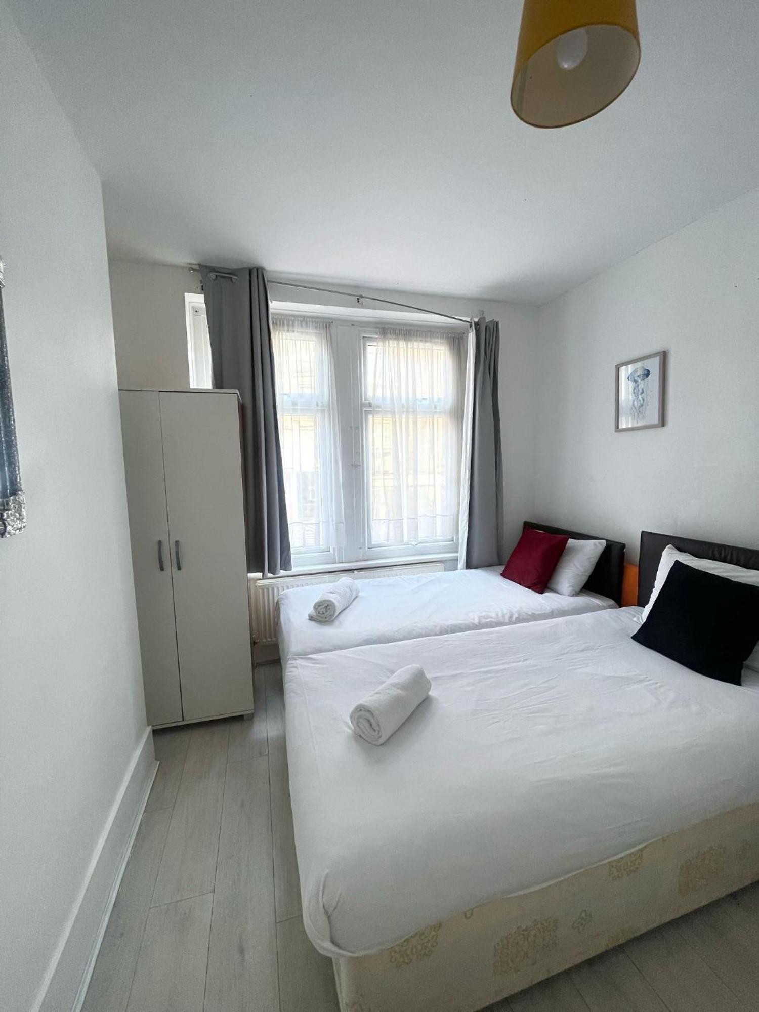 Lovely 2 Bed Flat 2 Floor Miles Londra Exterior foto